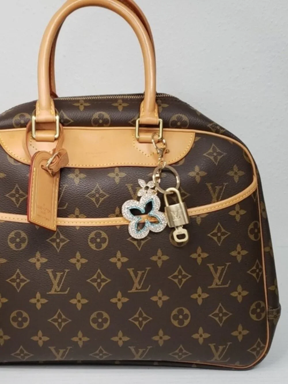 Authentic Louis Vuitton Gold Padlock 🔒 Key Set w/ Unbranded Clover Bag Charm